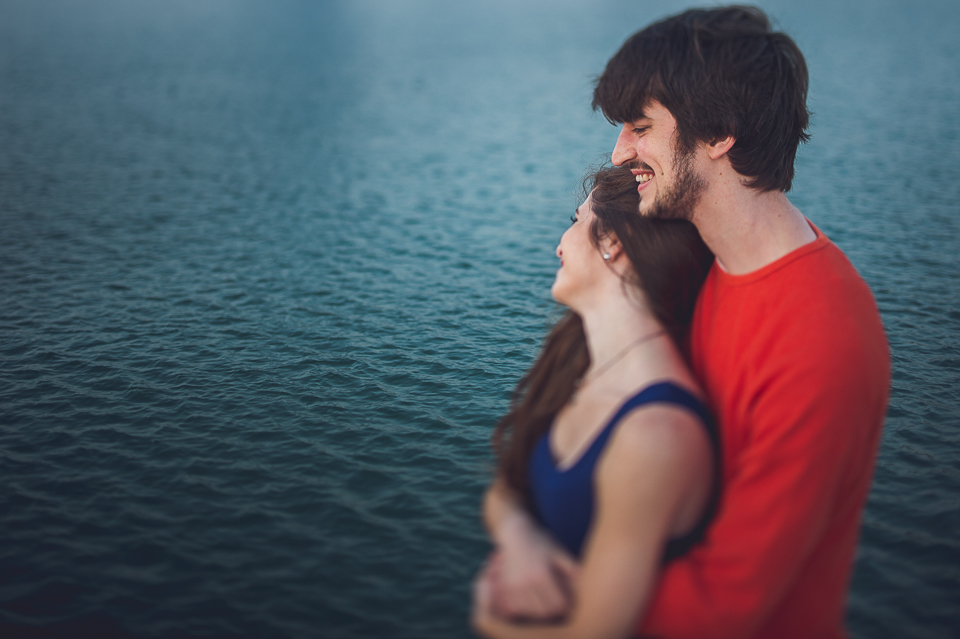 05 couple on the lake in chicago - Artistic Engagement Session in Chicago - Claudia & Andrew