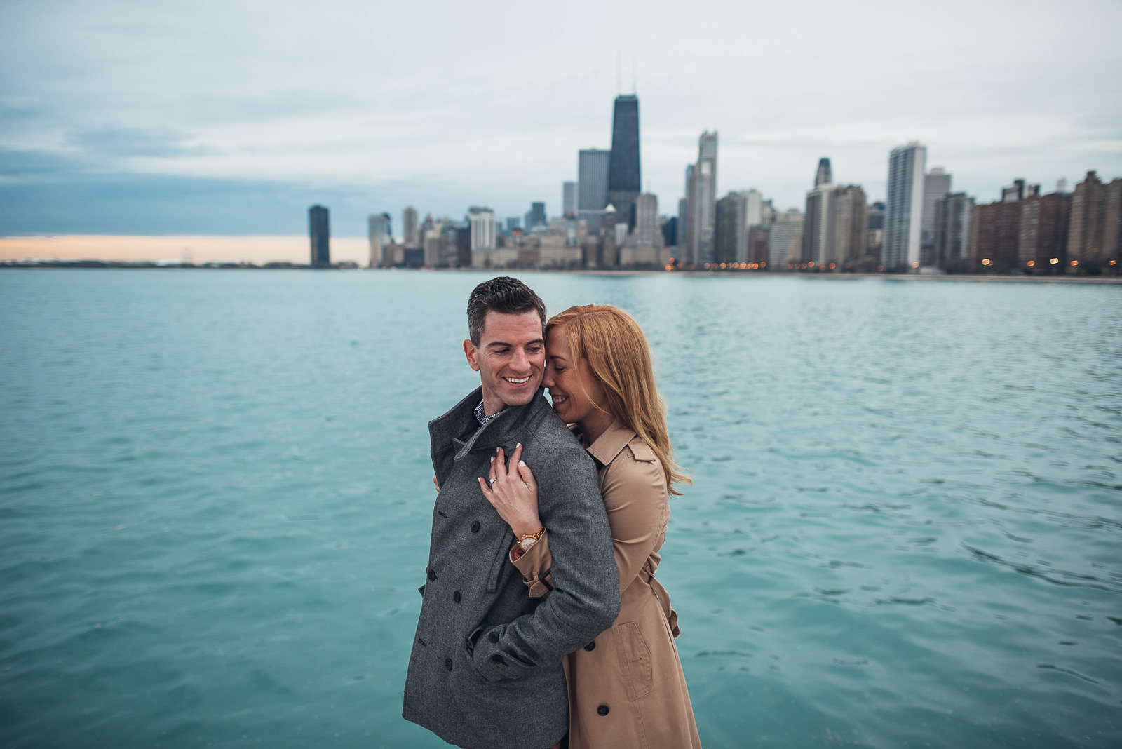 08 chicago skyline engagement photos - Megan + Bob // Chicago River North Engagement Session at Shaws Crab House