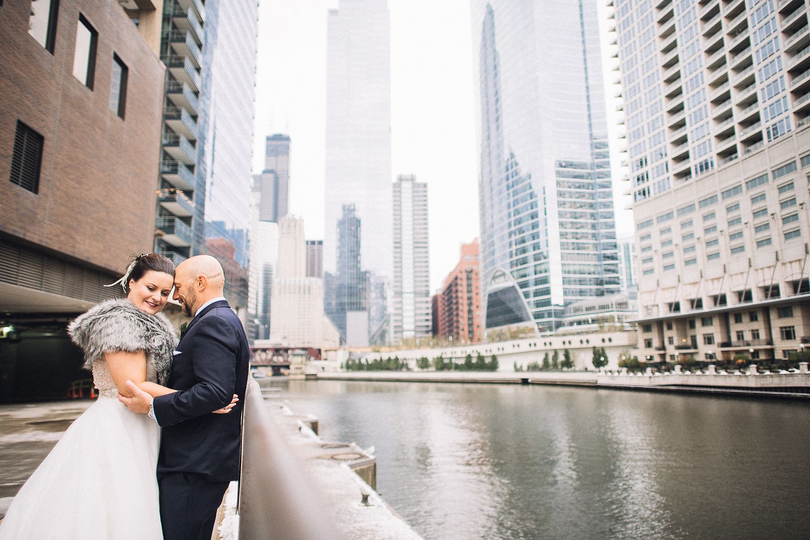 19 on the river chicago wedding photos kinzie bridge - Salvatores Chicago Wedding Photos // Jen + Bob