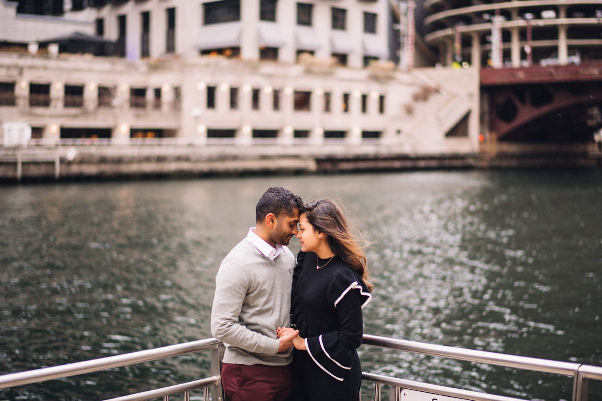 13 chicago river walk engagement photos - Winter Engagement Session in Chicago // Steve + Jasa