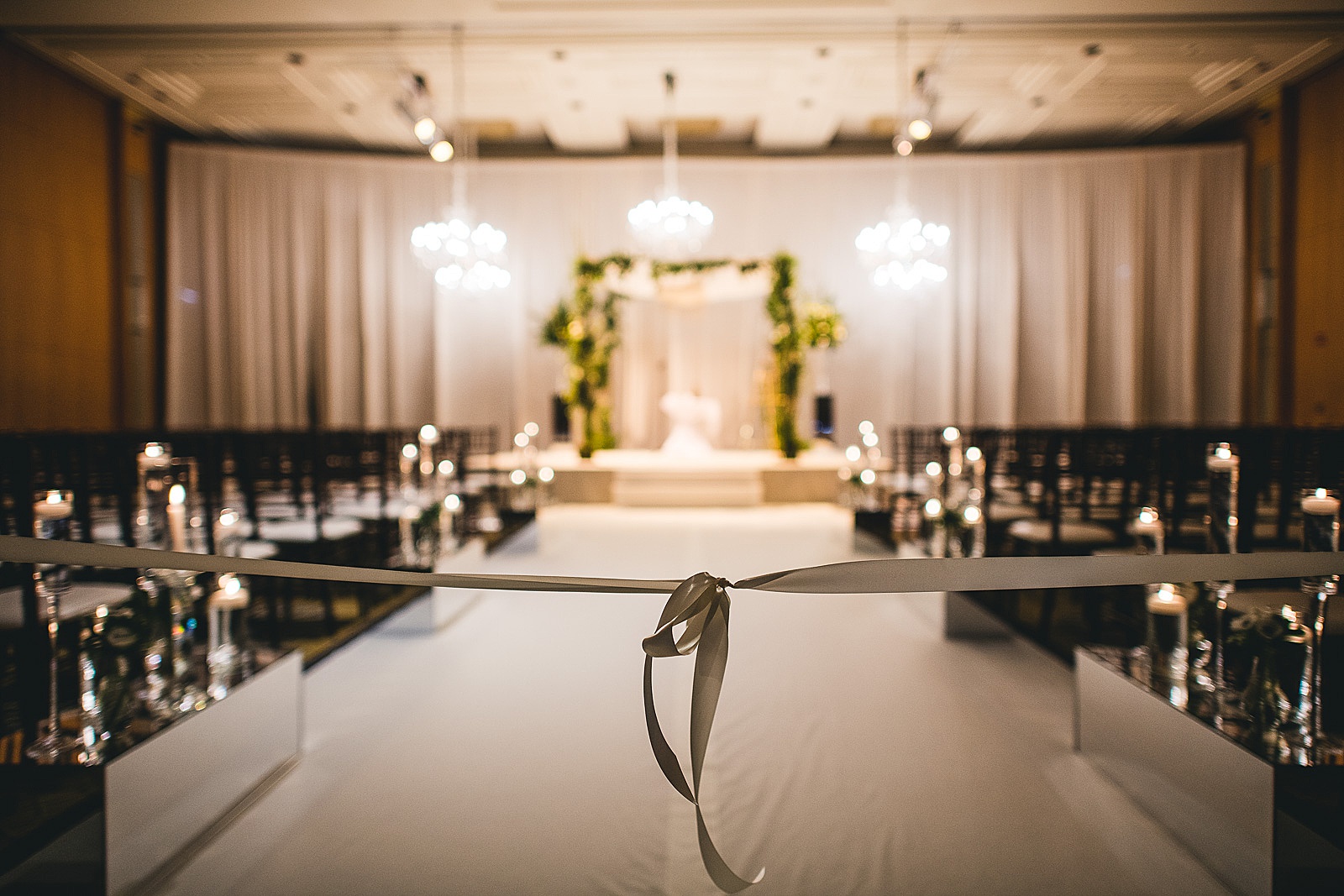 33 gorgeous ceremony details - Susie + Eric's Jewish Wedding at the Peninsula Hotel in Chicago