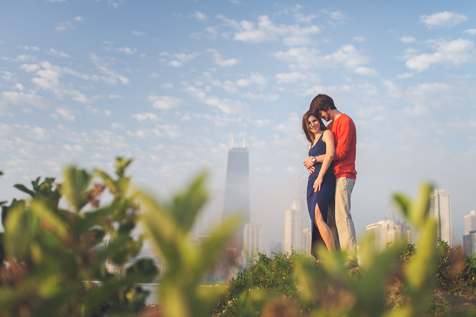 12 chicago engagement portraits on the beach