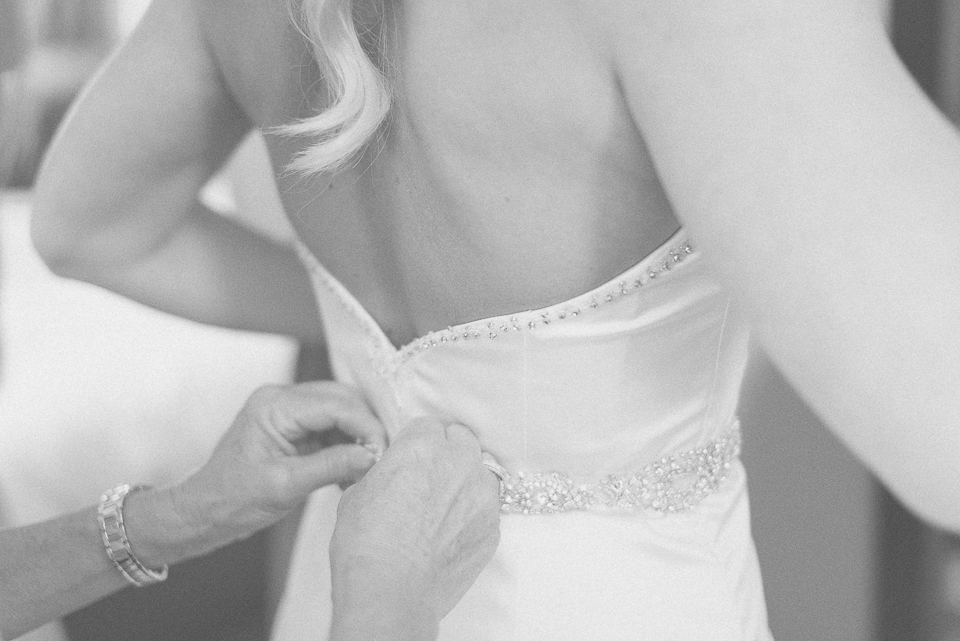 15 brides dress zipped up