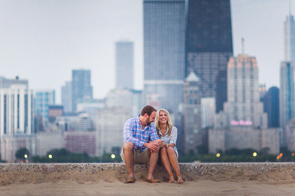 04 engagemtn photos with chicago background