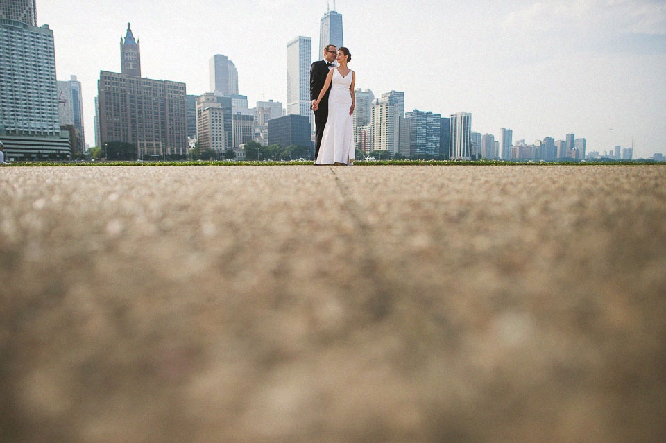 16 chicago skyline with bride and groom