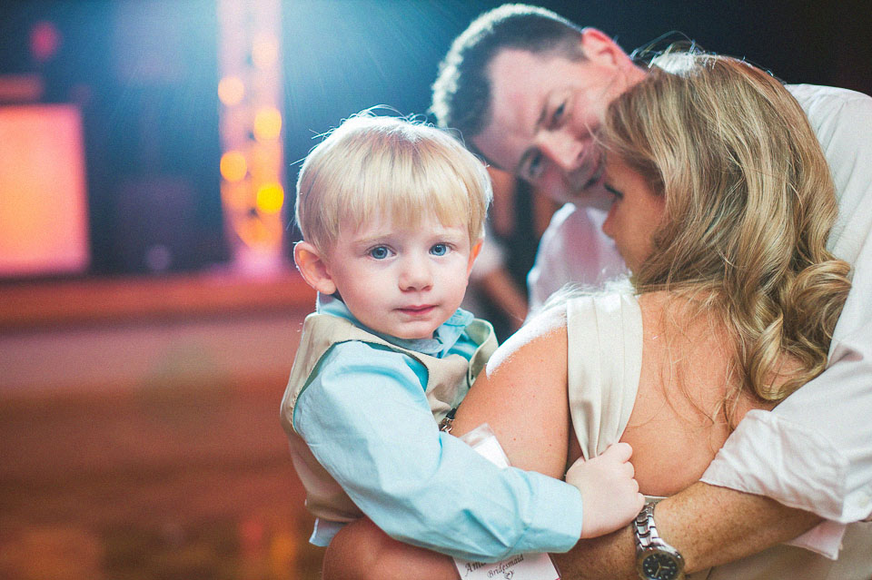 awesome family photos at wedding
