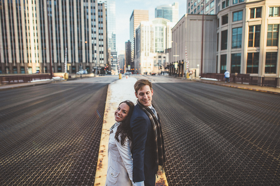 10 chicago engagement photos on bridges