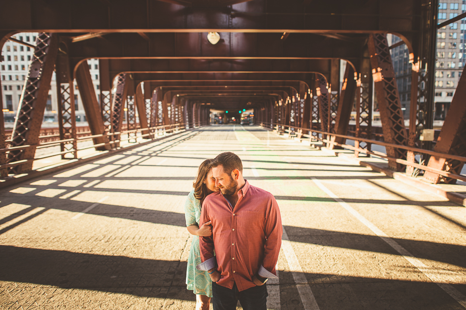 19 creative chicago engagement photos on bridges