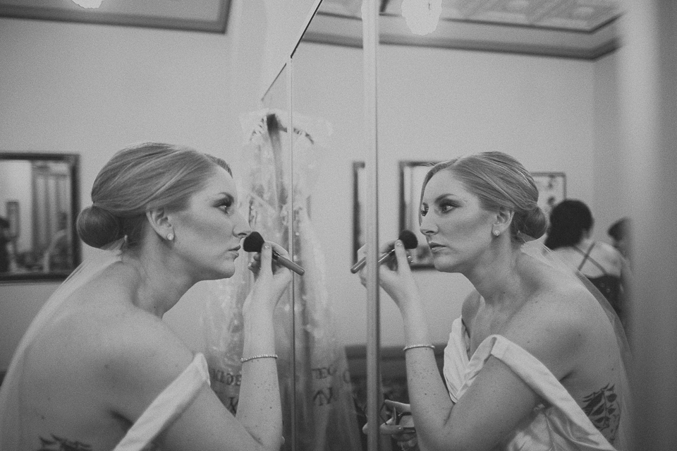 23 chicago bride putting on makeup