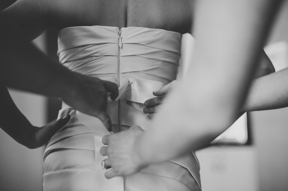 09 bride getting ready