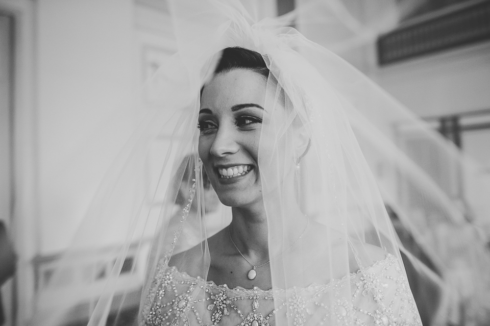 17 smiling bride in veil