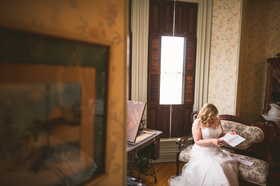 25 bride reading letter