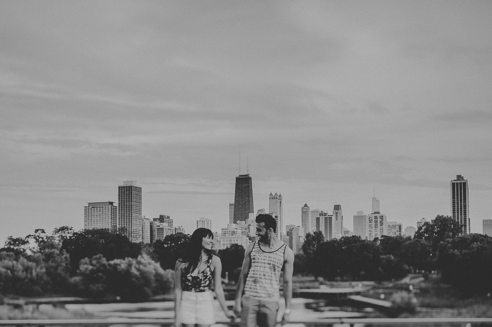 01 black and white chicago engagement portraits
