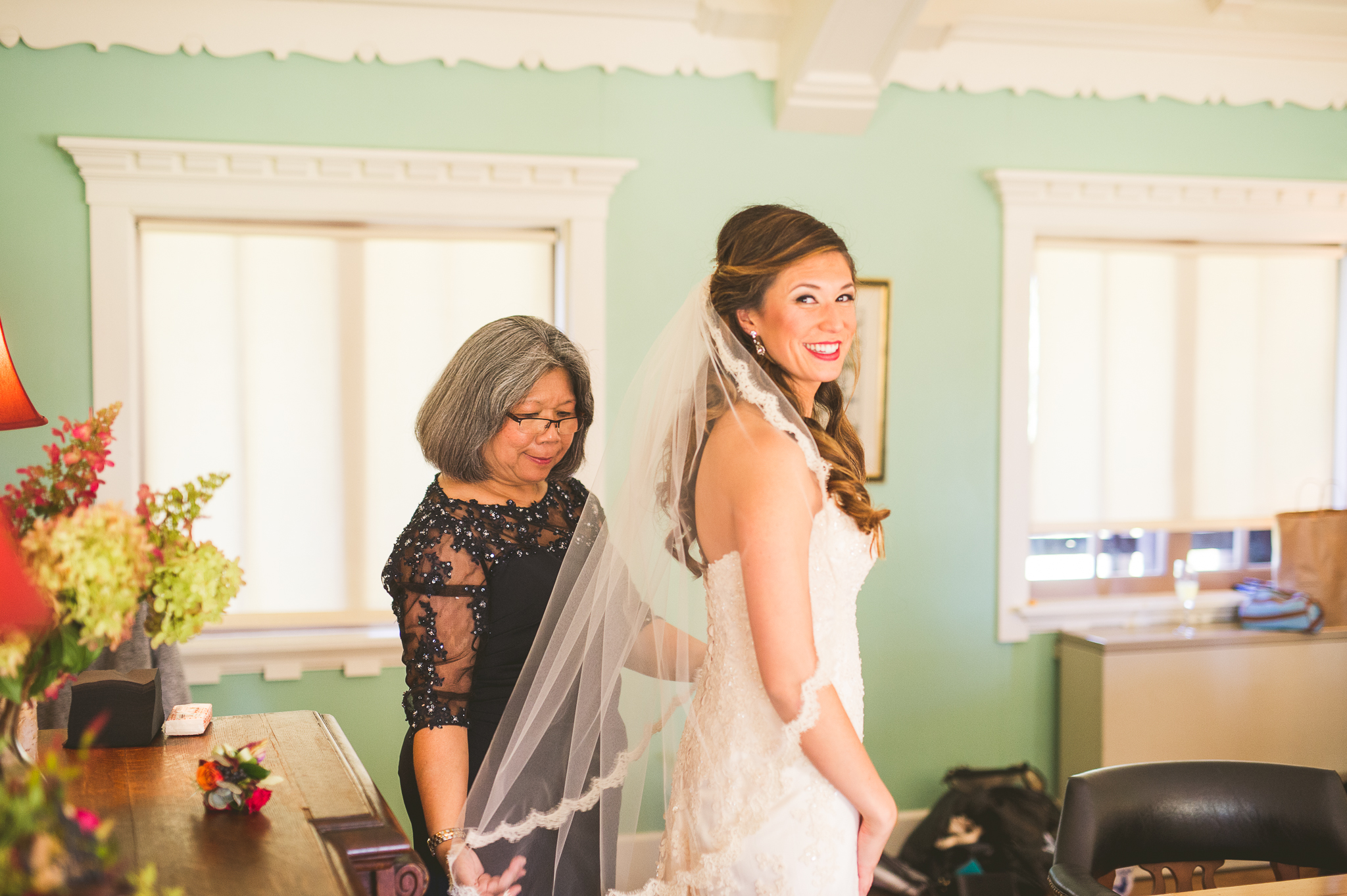 01 bride getting ready