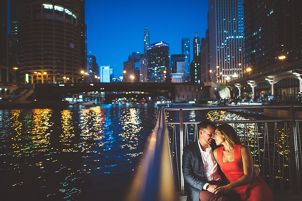 10 engagement photos at night in chicago