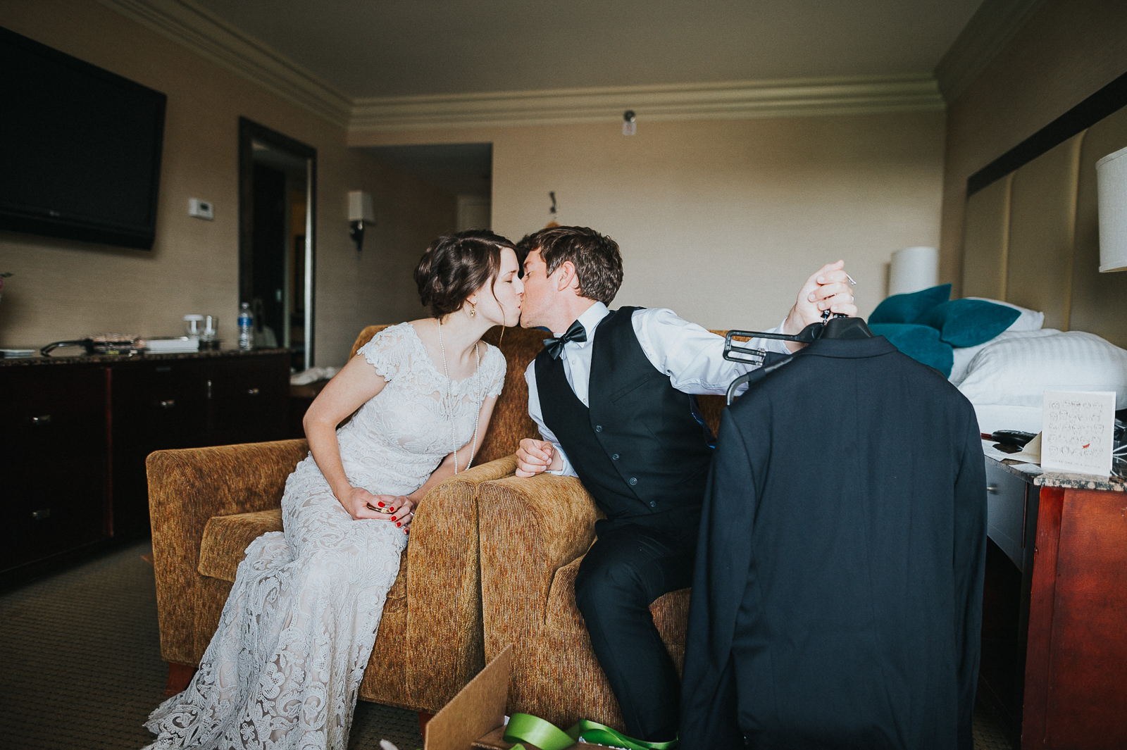 25 bride and groom kiss after figts