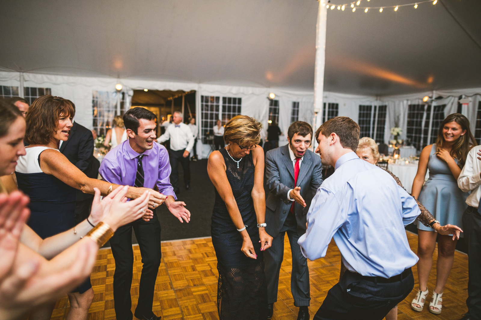 85-guests-dancing-at-wedding